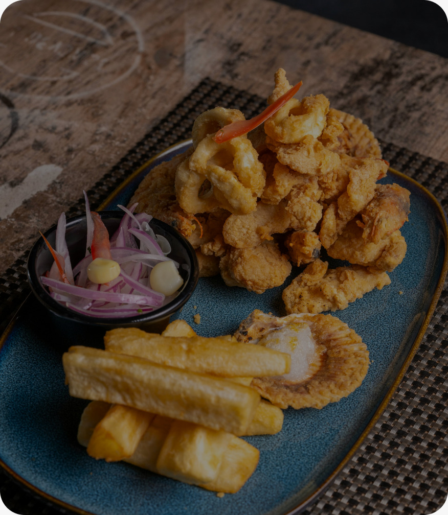 Imagen de un chicharron de pota como plato de entrada